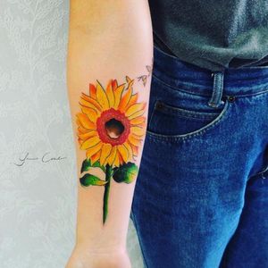 Por Yasmin Coiado #YasminCoiado #brasil #brazil #brazilianartist #TatuadorasDoBrasil #flor #flower #girassol #sunflower #fineline #passaro #ave #bird #colorido #colorful #delicate #delicado