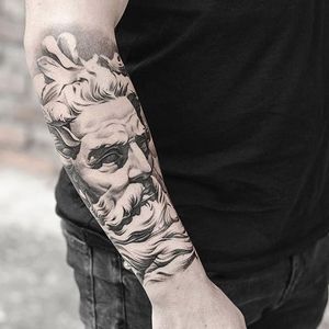 There's only one word for Dmitry Troshin's black and grey realism: godly. Via Instagram mistertroshin #blackandgrey #DmitryTroshin #realism #zeus #statue #portrait #religious