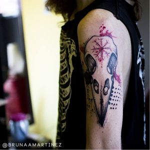 #BrunaMartinez #brasil #brazil #brazilianartist #TatuadorasDoBrasil #aquarela #watercolor #pontilhismo #dotwork #graphic #grafico #osso #bones #caveira #skull #ave #passaro #bird #vegvisir