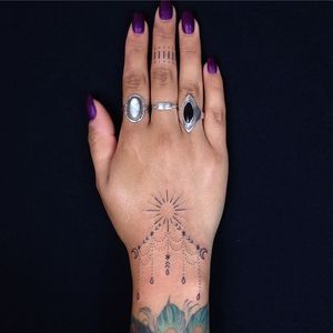 Hand poke lady tattoo by Tati Compton. #TatiCompton #handpoke #women #lady #fineline #linework #bracelet #sun