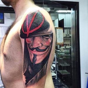 Feita por Eder Tattooart #EderTattooart #VdeVingança #VforVendetta #realistic #Brazilianartists #artistasbrasileiros #Brasil