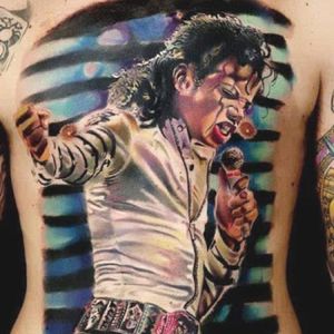 Sempre digno da realeza, MJ merecia o título de rei #AndreaAfferni #MichaelJackson #MichaelJacksonTattoo #KingofPop #ReiDoPop #rip #homenagem #musica #music #cantor #singer #tribute #realismo #realism