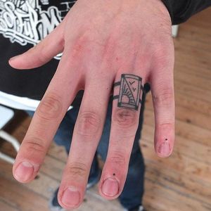 Sun + birds finger tattoo by Indy Voet. #IndyVoet #line #ring #minimalist #simple #handpoke #sun #birds #microtattoo