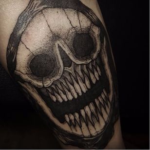 Rad skull tattoo por Ildo Oh #IldoOh #blackwork #skull