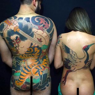 Un par de espaldas hechas por Horitou #Horitou #jappanese #tiger #cranes #relationshipgoals #tattooedcouple