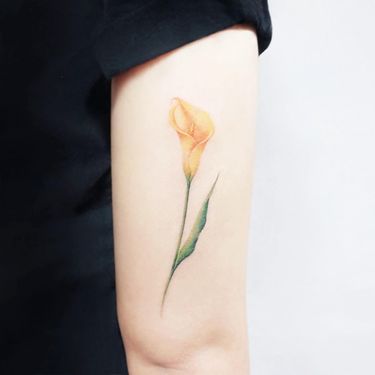 Calla Lilly tattoo by Tattooist Ida #TattooistIda #watercolortattoos #color #realism #realistic #watercolor #painterly #callalily #flower #floral #nature #leaf