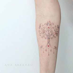 Fine line tattoo by Ana Abrahão. #AnaAbrahao #fineline #subtle #pastel #girly #tree