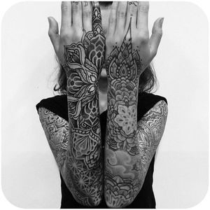 @alvaroflorestattooer #tattoodo #geometric #dotwork #mandala #alvaroflorestattooer