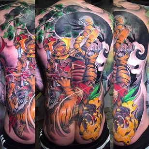 Tatuaje de tigre samurái por Jay Marceau