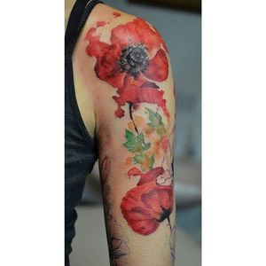 Watercolor poppy half sleeve by Nancy Tattooer. #watercolor #NancyTattooer #flower #poppy #halfsleeve