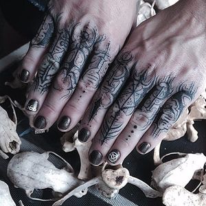 Blackwork finger tattoo by OilBurner. #OilBurner #blackwork #metal #dark #gothic #handstyle #metal