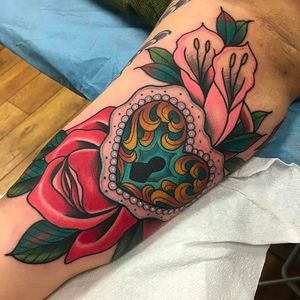 A heart with a key hole and some flowers. Beautiful tattoo done by Dan Hartley. #DanHartley #TripleSixStudios #NeoTraditional #lockedheart #floral #rose