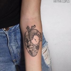 #RayraLopes #brasil #brazil #TatuadorasDoBrasil #blackwork #brazilianartist #coração #heart #coraçãoanatomico #anatomicalheart #relogio #clock #time #tempo #flor #flower #pontilhismo #dotwork