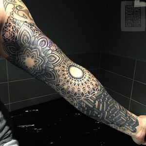 Pattern sleeve tattoo by Joz #Joz #MarkJoslin #mandala #blackwork #dotwork #blackandgrey (Photo: Instagram @joz100)