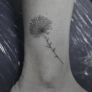 Botanical tattoo by Yara Floresta #YaraFloresta #monochrome #blackwork #dotwork #linework #botanical #flower