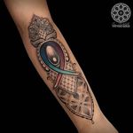 Awesome forearm tattoo. Geometric tattoos by Coen Mitchell look really amazing #coenmitchell #details #geometric