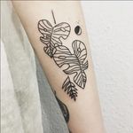 Great palm leaf tattoo by Jen Von Klitzing #linework #blackwork #JenVonKlitzing #palmleaf #crescentmoon #leaftattoo