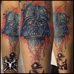 Tatuaje de acuarela de Darth Vader por Danny Scott.  #acuarela #abstracto #DannyScott #StarWars #DarthVader