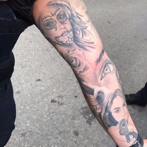 A closer look at Alba as a payasa and the rest of this police officer's sleeve. (Via IG - jessicaalba) #jessicaalba #celebrities #blackandgrey