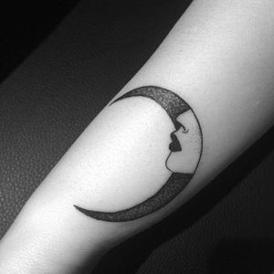 Handpoke moon tattoo by Rachel Paton. #goth #dark #moon #handpoke