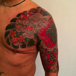 Magnificent Ryu/Dragon tattoo with some sakuras, work by Goshu. #goshu #japanesetattoo #irezumi #horimono #ryu #dragon