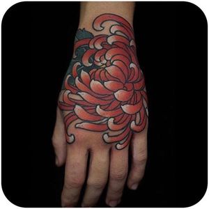 Beautiful chrystanthemum tattoo by Levi Walker Polzin @levioner #tattoodo #color #colorful #chrystanthemum #levioner