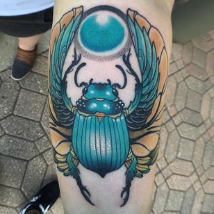 Tatuaje de escarabajo por Emmanuel Mendoza