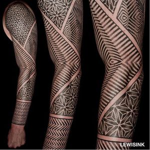 Pointillism optical illusion tattoo by Lewis Ink. #LewisInk #Kinetink #opticalillusion #geometric #pointillism #geometry