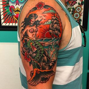 Tatuaje de sirena por Mikey Sarratt #sirena #tradicional #tradicionalartista #oldschool #clásico #boldwillhold #MikeySarratt
