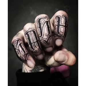 Lettering Tattoo on Fingers by @yung_chavo #lettering #script #handtattoos #YungChavo