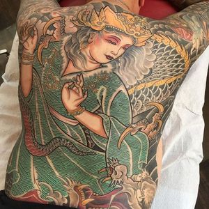 You can't deny the tranquility of this Japanese back tattoo by Zack Spurlock. Via Instagram zackspurlock #japanese #largescale #backpiece #backtattoo #lady