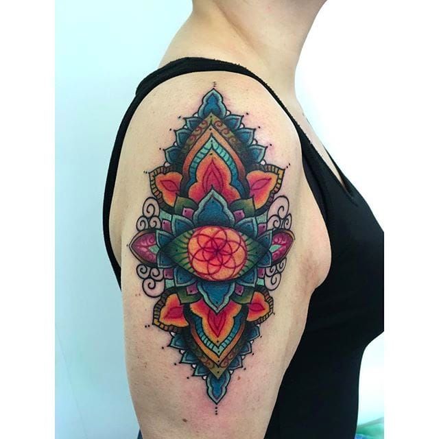 Soulful colorful patterns in this tattoo by @kajsa_redrosetattoo #redrosetattoo #gothenburg #sweden #psychedelic #neotraditional #geometric #mendhi #cattatt