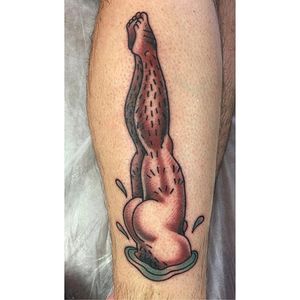 Big boy pin up tattoo by Jamie August. #JamieAugust #pinup #bigboypinup #man #pinupman #legs #trad #traditional #traditionalamerican