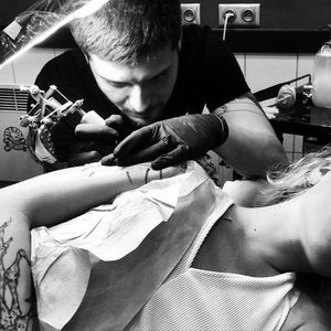Pierr Oked killing it #lettering #script #noir #frenchlettering #TinTin #PierrOked #artist #tattooartist #tattooist