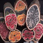 Floral by Kirsten Roodbergen (via IG-inkspired) #woodslices #woodenhands #tattooinspired #flashart #artshare #fineartist #KirstenRoodbergen