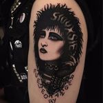 Siouxsie Sioux by Moira Ramone #MoiraRamone #newtraditional #blackwork #blackandgrey #color #music #portrait #lady #siouxsiesioux #punk #newwave #studs #chains #barbedwire #lace #choker #jewelry #80s #cigarette #tattoooftheday