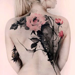 Flower back piece tattoo by Kurt Staudinger #KurtStaudinger #illustrativetattoos #backpiece #color #illustrative #sketch #abstract #painterly #rose #flower #floral #leaves #nature #linework #watercolor