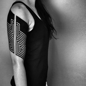 A maze-like half-sleeve by Ben Volt (IG—benvolt). #abstract #avantgarde #BenVolt #bold #blackwork #experimental #geometric #minimalist #ornamental