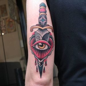 Dagger right through the heart. Tattoo by Dominik Dagger. #traditional #DominikDagger #heart #eyeball #dagger