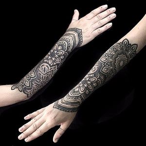Forearm tattoos. (via IG - charlysaconi) #geometric #ornamental #blacktattoo #dotwork #decorative #forearm