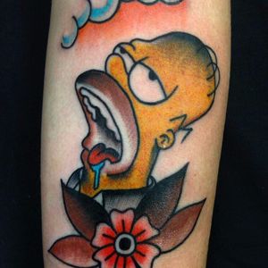 Homer! #tradicionalamericano #oldschool #tradicarioca #JoaoMeneghetti #tatuadoresdobrasil #HomerSimpson #Simpsons #cartoon #nerd #geek