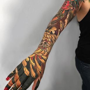 Tatuaje de crisantemo japonés neo tradicional de Fibs.  #Fibs #JuvelVasquez #Japanese #neotraditional #krysantemum #kranie # sleeve