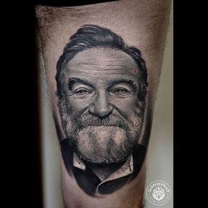 Black and grey portrait of Robin Williams by Marcin Ptak. #blackandgrey #realism #portrait #RobinWilliams #MarcinPtak