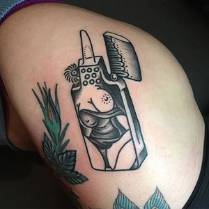 A busy pinup on a Zippo by Kati Vaughn (IG—kativaughn). #blackandgrey #KatiVaughn #NSFW #pinup #Zippo #traditional