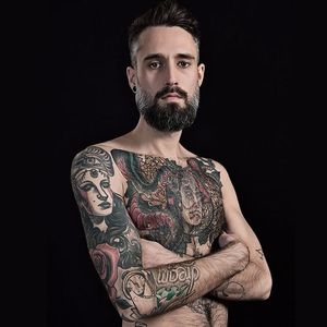 Tattoo artist Victor Kludge. Photo: Fabrice Robin #tattooartist #tattooedman #tattooedartist #VictorKludge