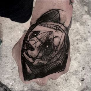 Blackwork Tattoo por Julian Bogdan #Blackwork #panda #BlackInk #BlackTattoos #DarkTattoos #Black #JulianBogdan #handtattoo