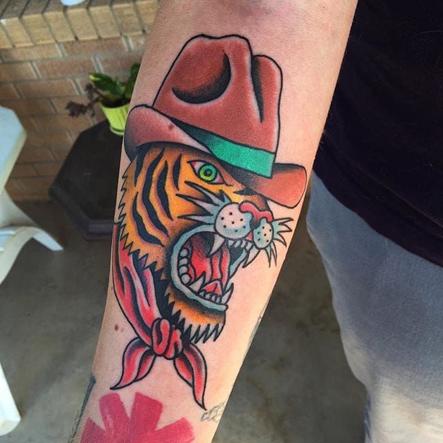 Tatuaje de un tigre vaquero de Randy Conner.  #traditional #RandyConner #tigre #vaquero #tattooflash #flashtattoo