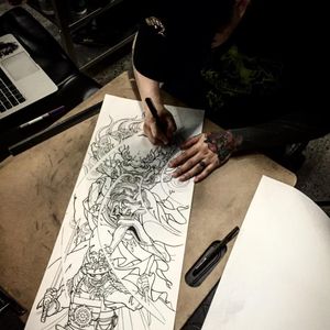 Tristen Zhang working on an awesome neo-Japanese illustration (IG—tristen_chronicink). #largescale #neoJapanese #TristenZhang
