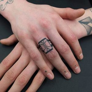 Barbed wire finger tattoo by Indy Voet. #IndyVoet #line #ring #minimalist #simple #handpoke #barbedwire #microtattoo