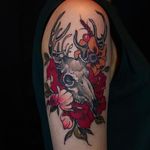 Deer skull and flowers by Yuuz Tattooer (via IG-yuuztattooer) #floral #flowers #deer #skull #color #illustrative #japaneseinspired #yuuztattooer